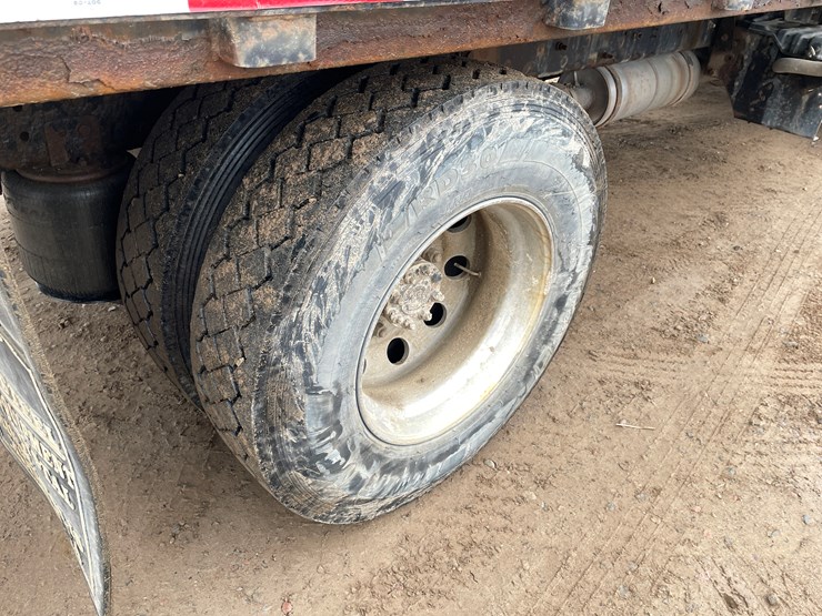 2012-ford-f650-image-32