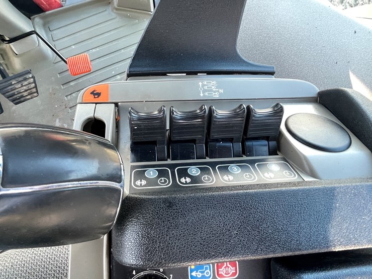 #101-•-case-ih-185-puma-tractor-(2nd-owner)-image-61