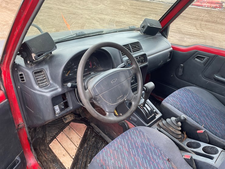 1998-chevrolet-tracker-image-33