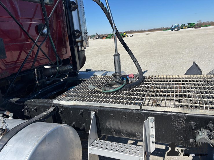 2001-mack-ch613-image-14