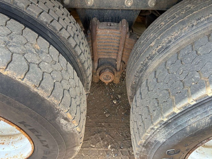 1995-mack-rd688-image-15