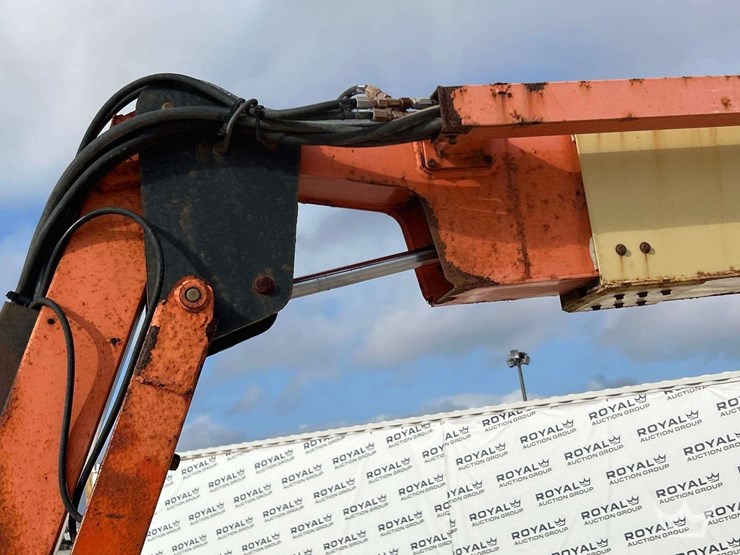 2016-jlg-800aj-image-12