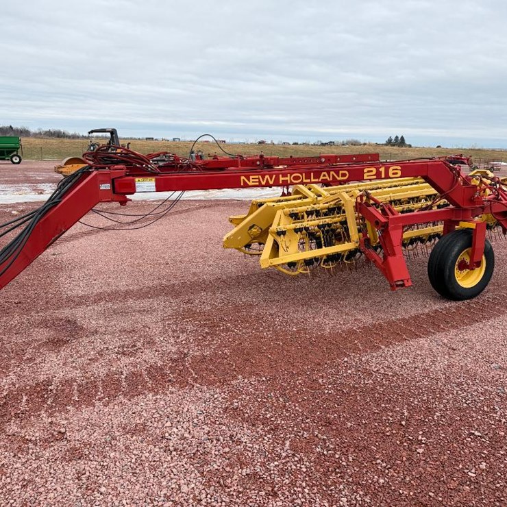 NEW HOLLAND 216