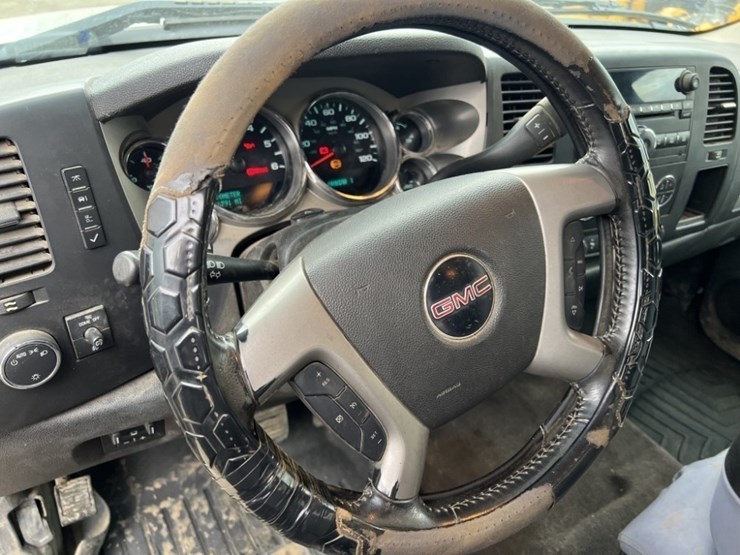 2012-gmc-2500-image-33