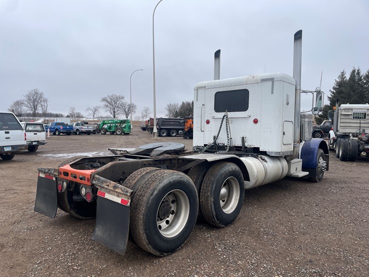 2007-peterbilt-379-image-3