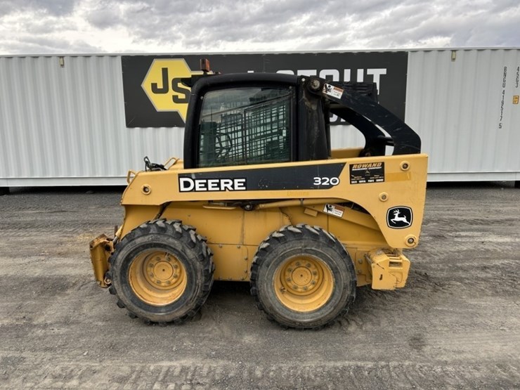 2005-john-deere-320-image-2