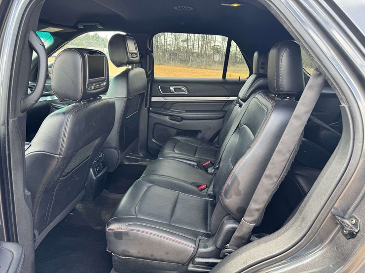 2016-ford-explorer-image-17