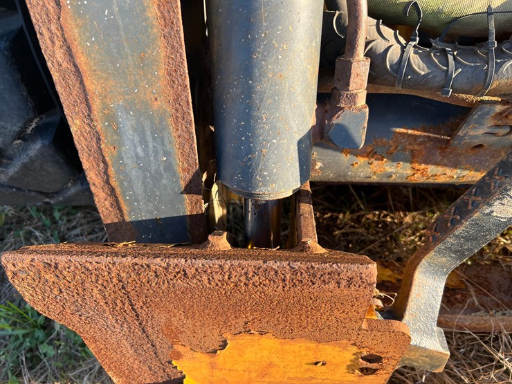 2012-deere-328e-image-13