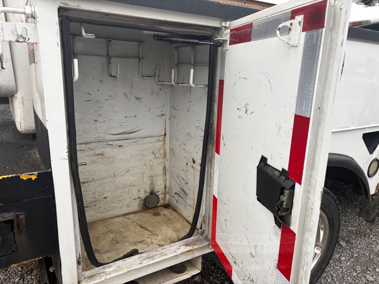 ford-f550-xl-image-22