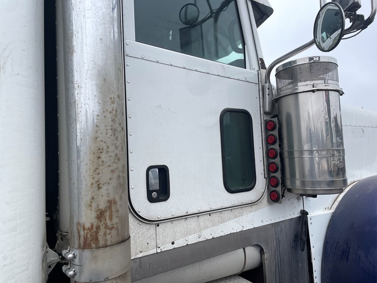 2007-peterbilt-379-image-23