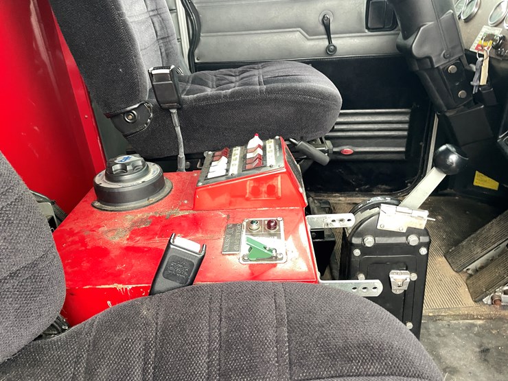 1991-peterbilt-377-image-62