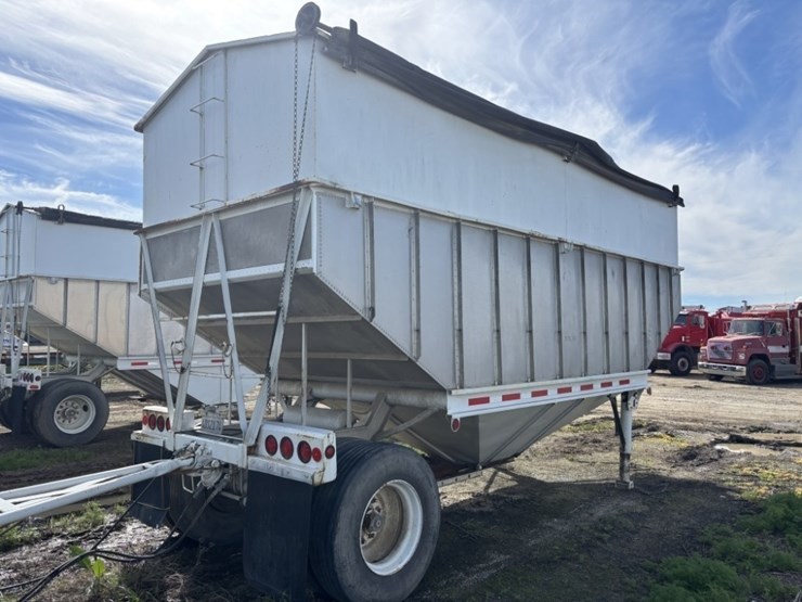 1974-titan-trailer-image-5