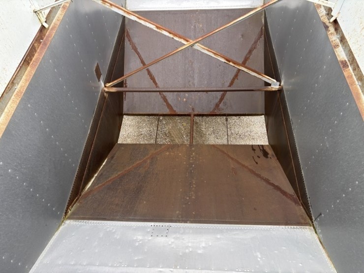 1974-titan-trailer-image-19