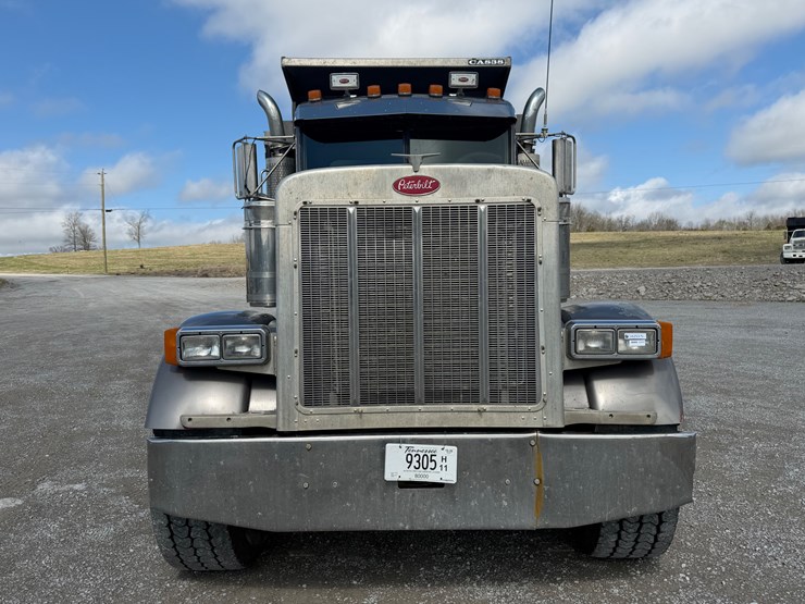 2004-peterbilt-379-image-2