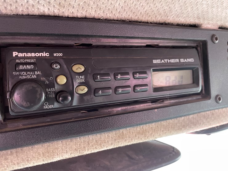 2000-freightliner-fl60-image-22