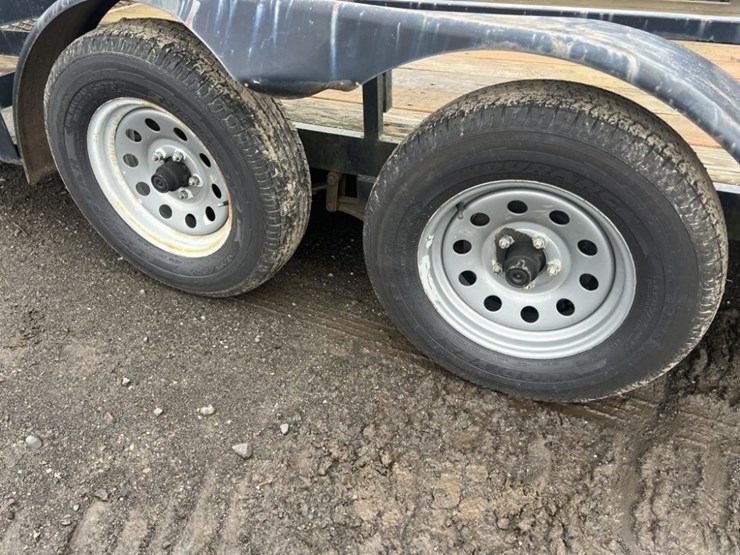 2012-mci-14'-t/a-equipment-trailer-image-11