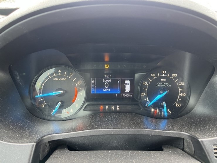 2017-ford-explorer-image-28