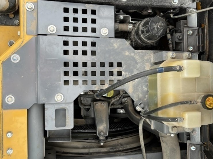 2021-deere-135g-image-26