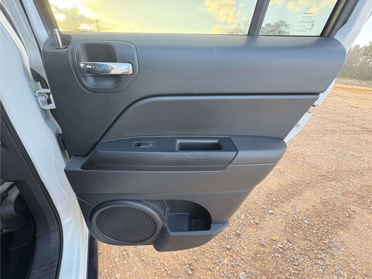 2016-jeep-patriot-sport-image-19