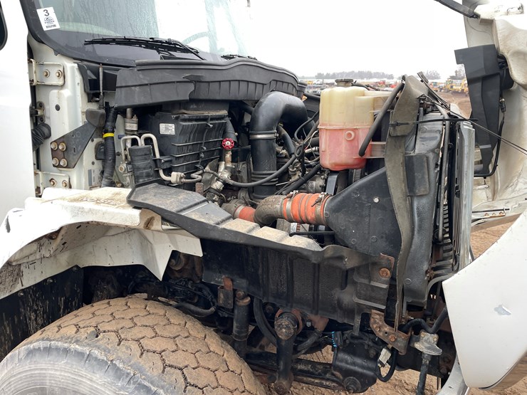 #1037-•-2009-international-navistar-fuel-truck-(has-mn-title)-image-9