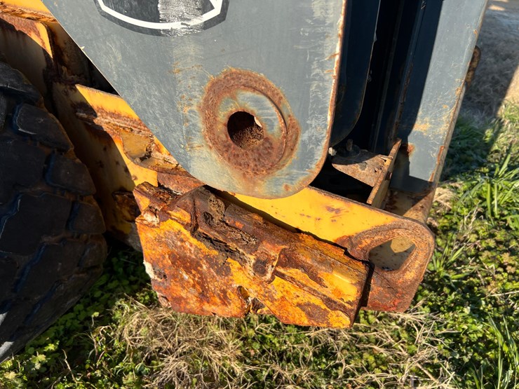 2012-deere-328e-image-39