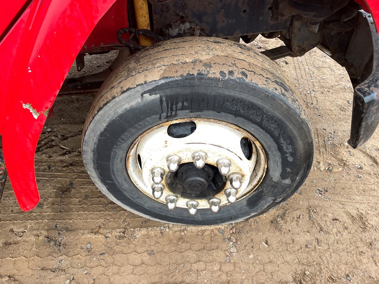 2000-freightliner-fl60-image-33