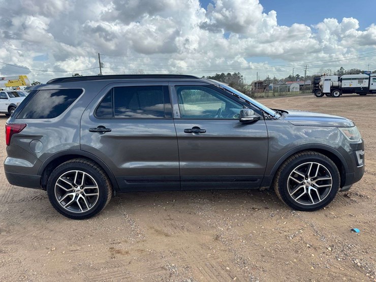 2016-ford-explorer-image-7