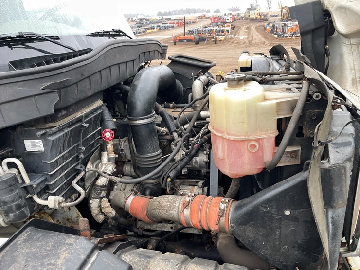 #1037-•-2009-international-navistar-fuel-truck-(has-mn-title)-image-10