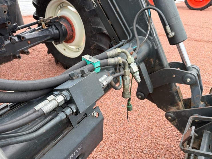 new-holland-ts115a-image-30