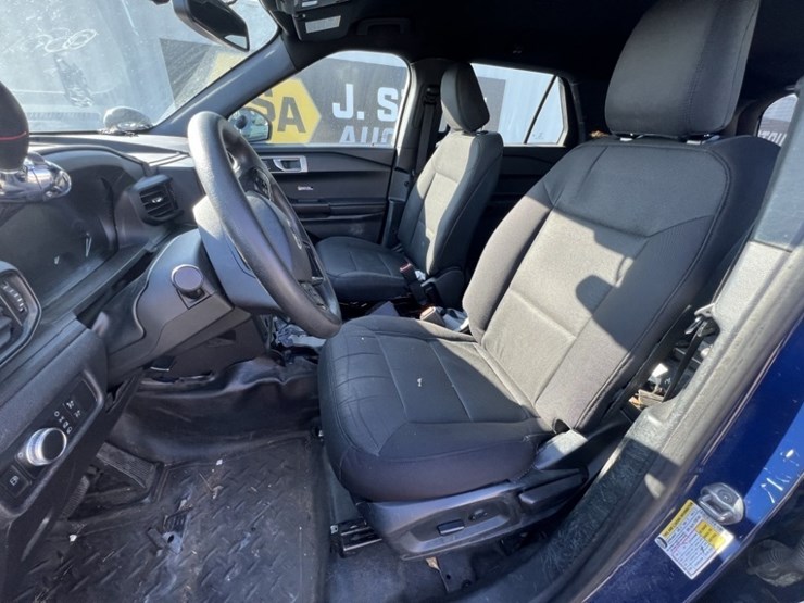 2020-ford-explorer-image-23