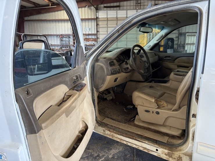 2010-gmc-sierra-2500-image-9