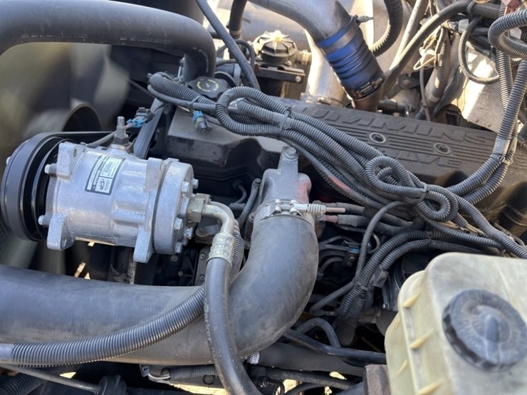 2000-freightliner-fl50-image-28