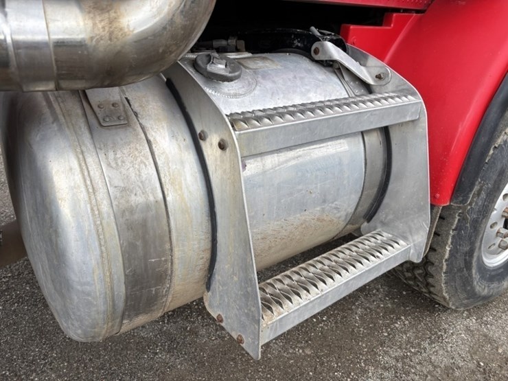 2001-peterbilt-357-image-27