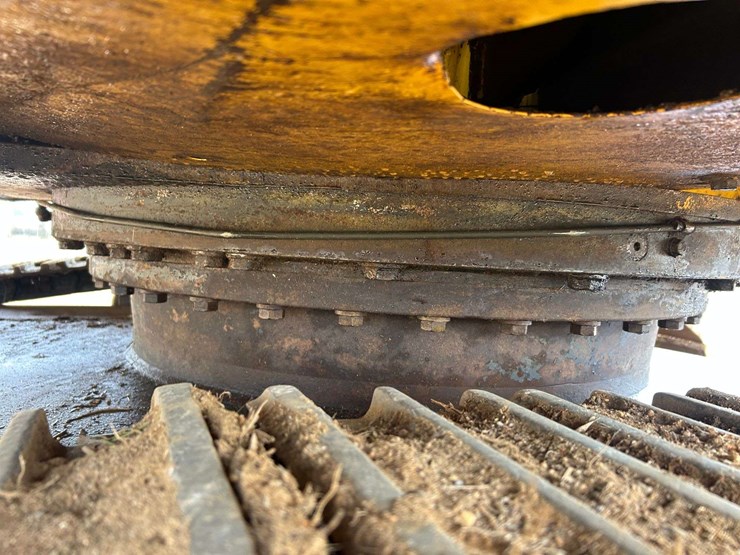 2015-komatsu-pc210-lc-10-image-17