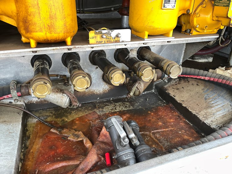 #1037-•-2009-international-navistar-fuel-truck-(has-mn-title)-image-36