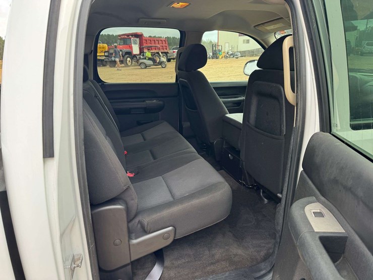 2011-chevrolet-silverado-1500-lt-image-16