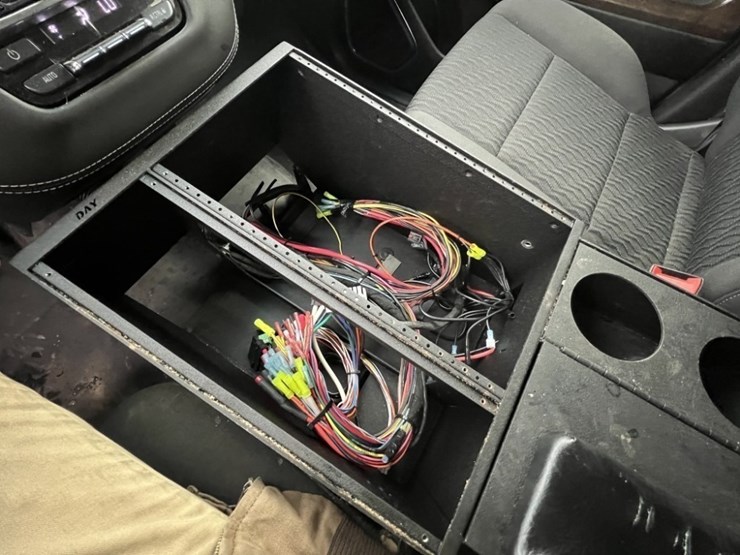 2018-chevrolet-tahoe-image-34