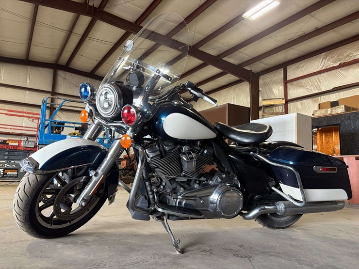 2020-harley-davidson-road-king-police-motorcycle-(18,376-miles)-image-1