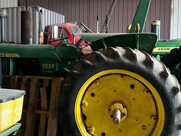 john-deere-2520-image-1