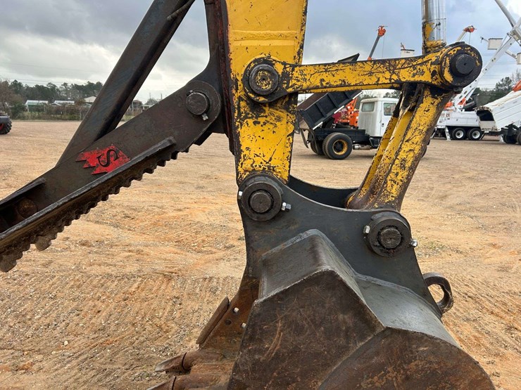 2015-komatsu-pc210-lc-10-image-38