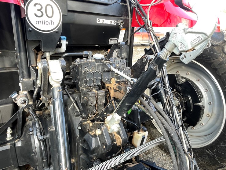 #101-•-case-ih-185-puma-tractor-(2nd-owner)-image-28