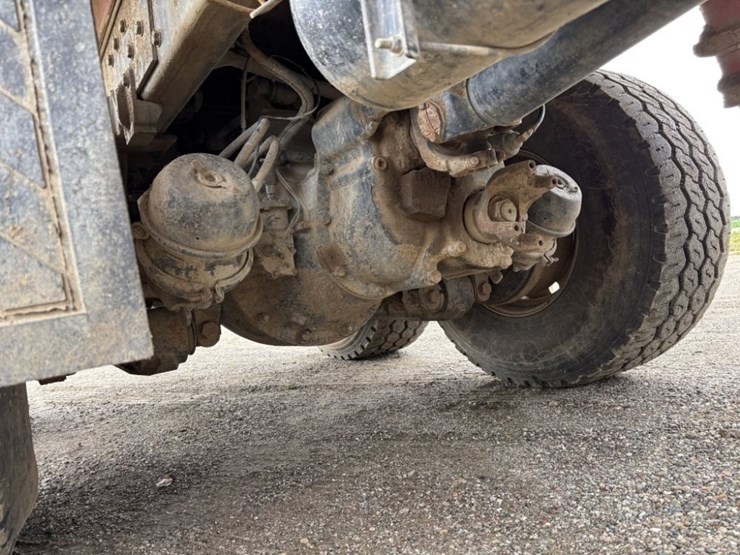 2001-peterbilt-357-image-26