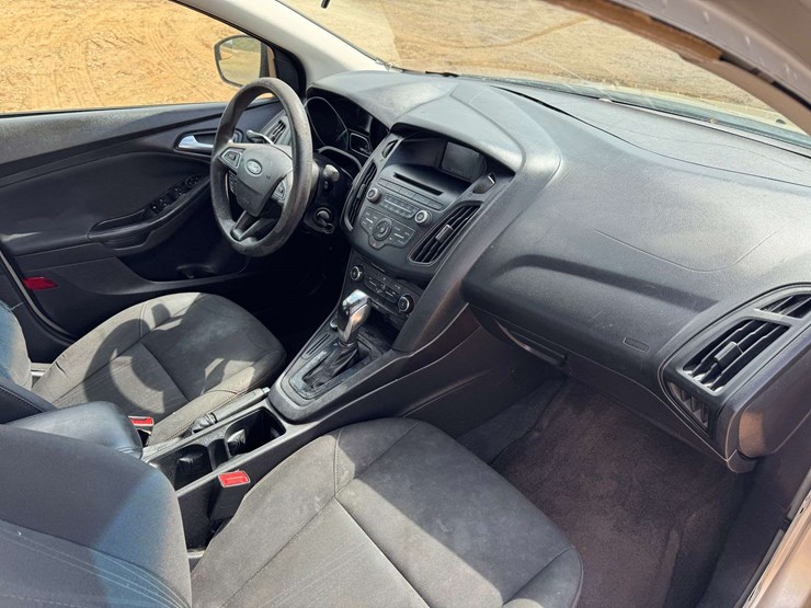2015-ford-focus-se-4-door-sedan---218,350-miles-image-13
