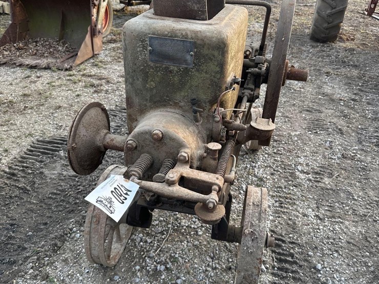 fuller-&-johnson-5-hp-h&m-on-trucks-(sn#-89142)-(hess)-image-2