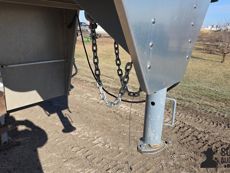 2022-eby-livestock-trailer-image-10