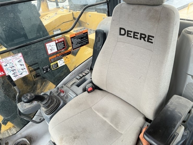 2021-deere-135g-image-44