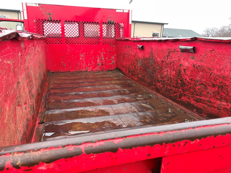 2000-freightliner-fl60-image-30