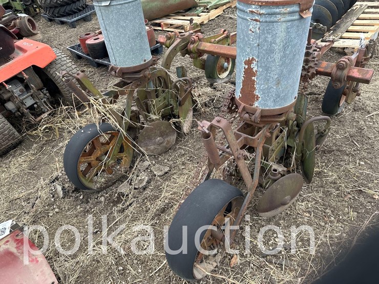 fast-hitch-2-row-planter-(wf)-image-2