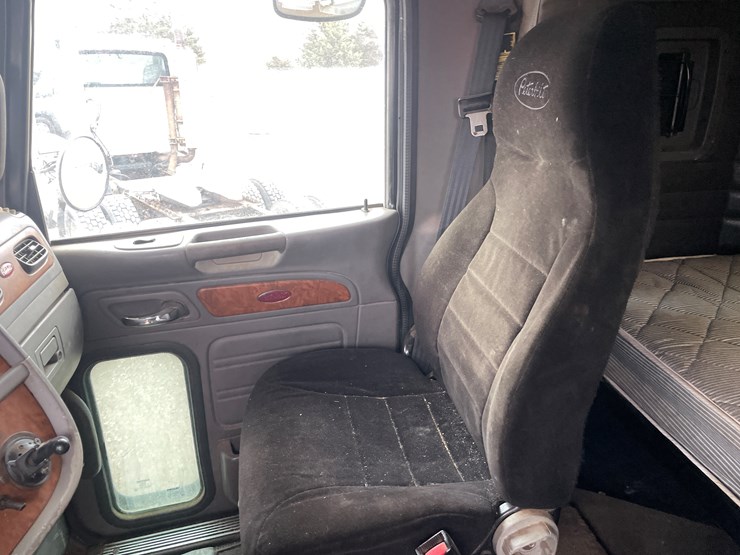 2007-peterbilt-379-image-43