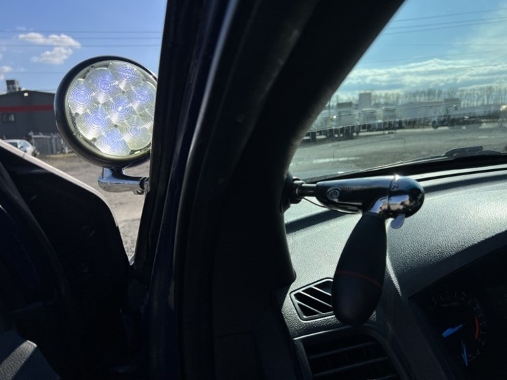 2016-ford-explorer-image-30